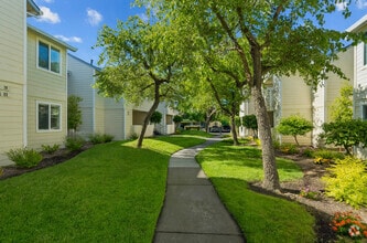 Building Photo - Emerald Pointe