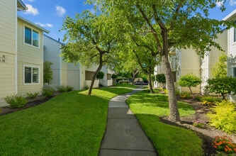 Building Photo - Emerald Pointe
