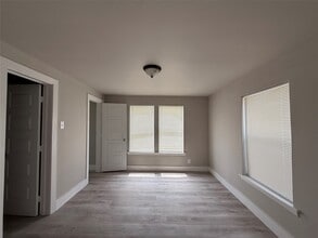 Building Photo - 7002 Corsicana St