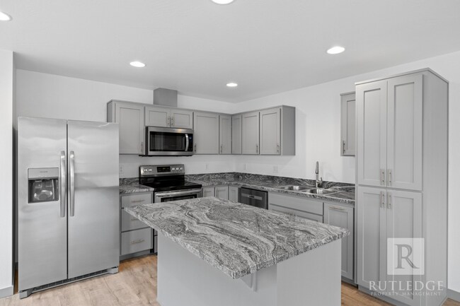 Foto del edificio - 3 Bed \ 2.5 Bath Gorgeous Newer Townhome!!