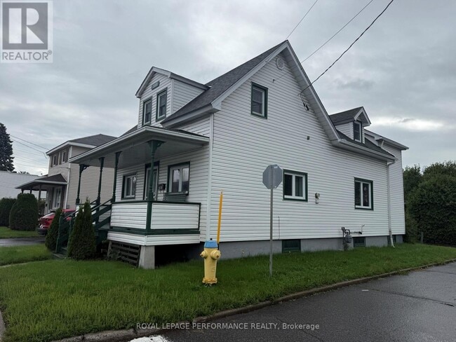 Photo du bâtiment - 1274 Main St E