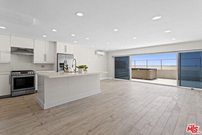 Foto del edificio - 6955 Trolleyway S