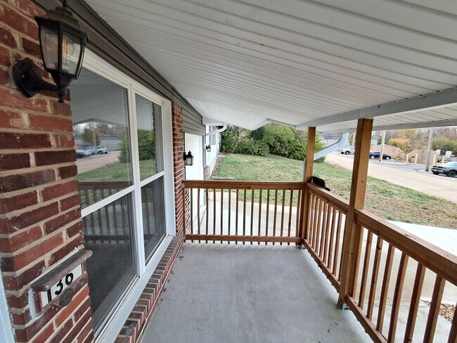Foto del edificio - COMING SOON: Fully Renovated, Full of Charm — Space, Style, and a Porch Swing Vibe