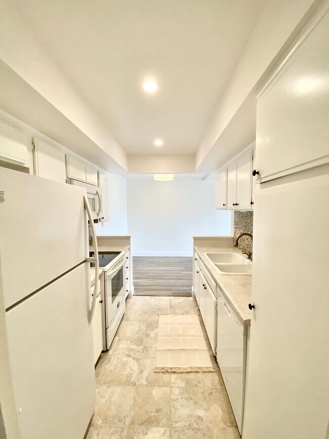 Building Photo - 1803 E Ocean Blvd