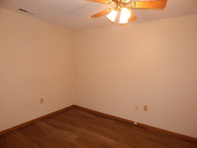 Foto del edificio - 664 Broadway Ave