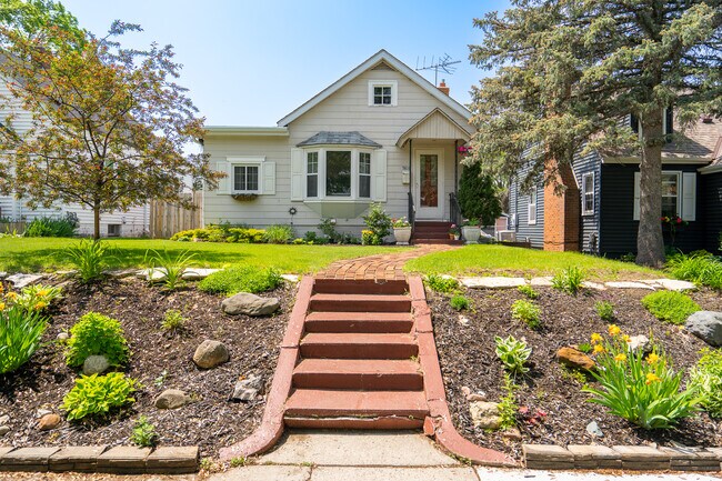 Building Photo - 5816 Pillsbury Ave