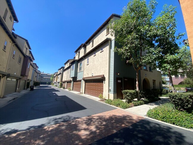 Building Photo - Victoria Gardens Three Bedroom Condo