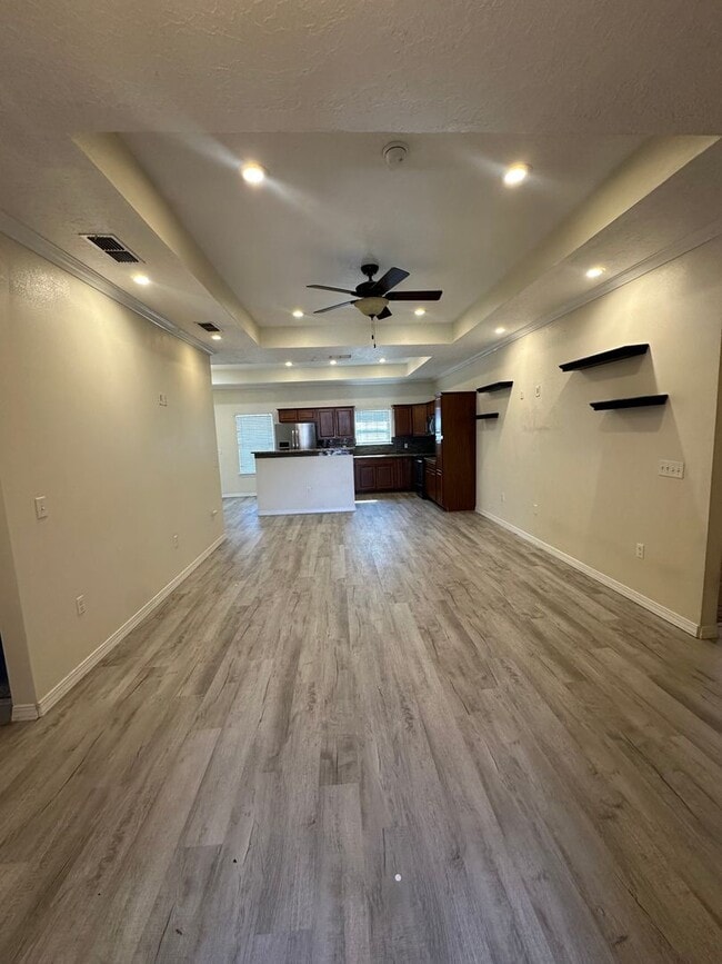 Building Photo - Stunning and Spacious 4 Bed Home! Parkview School District!