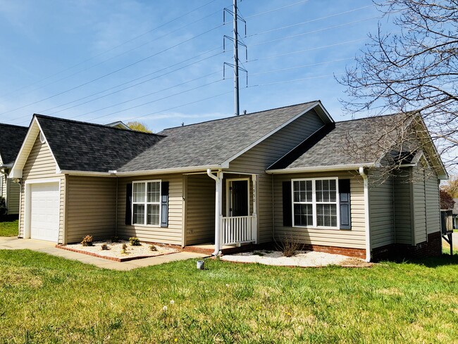 Foto del edificio - 1950 Cedar Ridge Ln