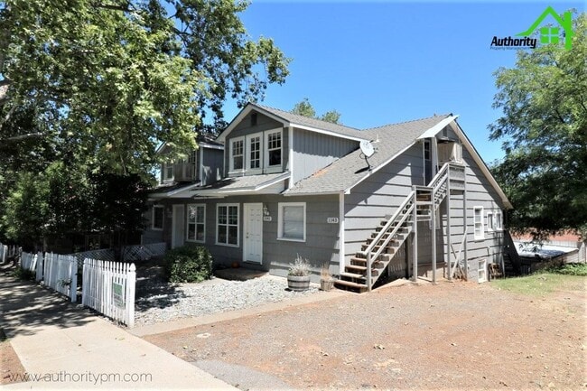 Building Photo - 1141 Magnolia Ave