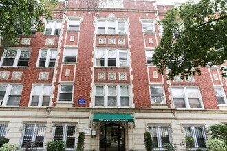 Building Photo - 514 W Melrose St