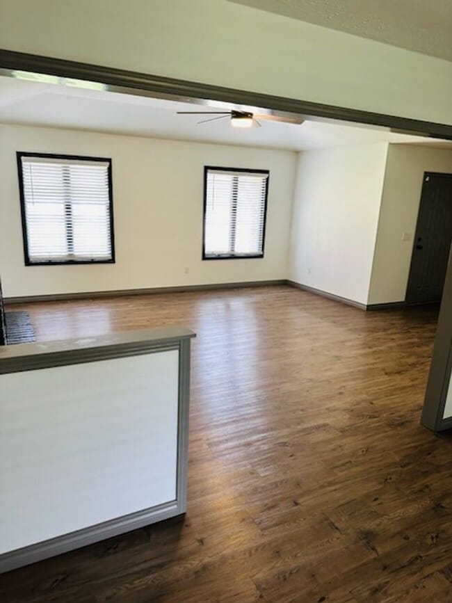 Building Photo - Beautiful All Brick Home in Nixa!