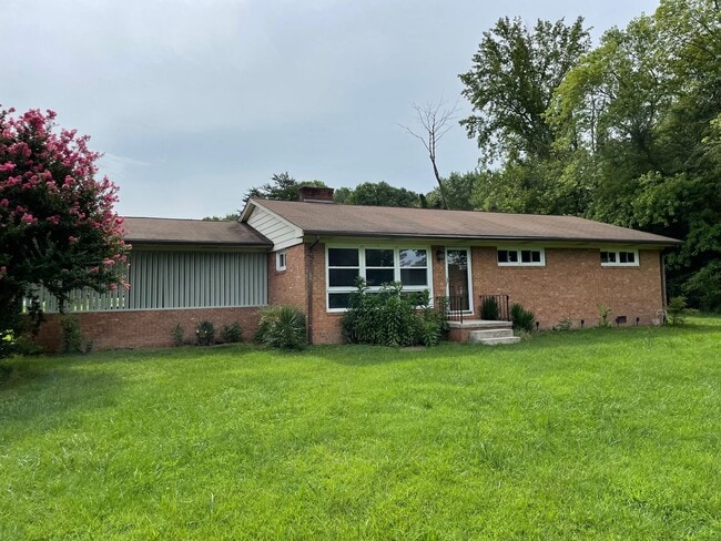 3 BED, 2 BATH HOME LOCATED IN GREENSBORO - 3 BED, 2 BATH HOME LOCATED IN GREENSBORO