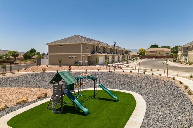 Building Photo - New 3 Bedroom 2.5 Bathroom Townhome