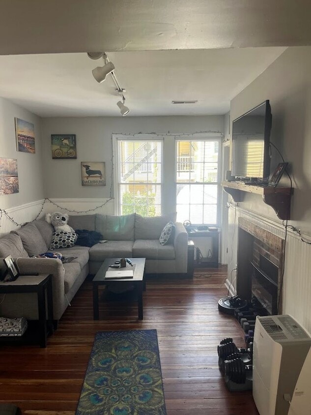Foto del edificio - Available 6/9. Great 2 BR/1 BA Apartment A...