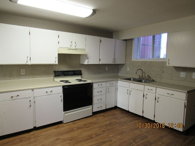 Building Photo - 3442 Hurst Rd