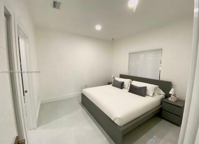 Foto del edificio - 9995 NW 23rd Ave