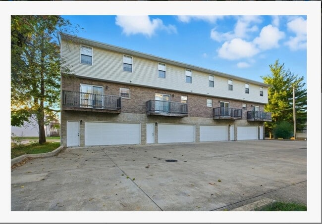 Building Photo - 906 Buchanan Ave