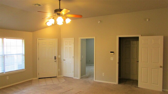 Foto del edificio - 652 NW 120th St