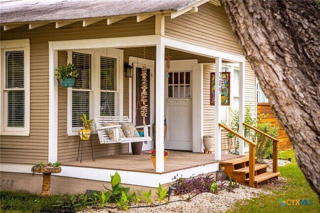 Foto del edificio - 209 S Live Oak Ave