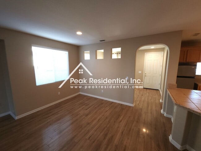 Building Photo - Spacious 3bd/2ba Elk Grove Home with 2 Car...