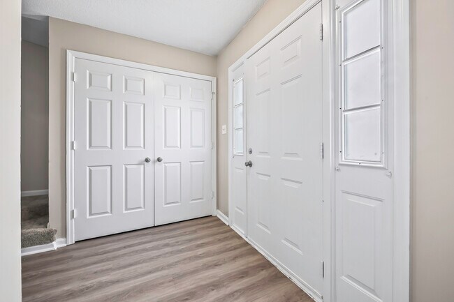 Foto del edificio - North Ingleside Townhomes