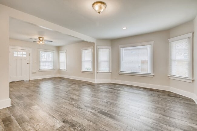 Building Photo - Beautifully Renovated 3 Bed / 2 Bath Home in Prime Central San Diego Location – Pet Friendly!