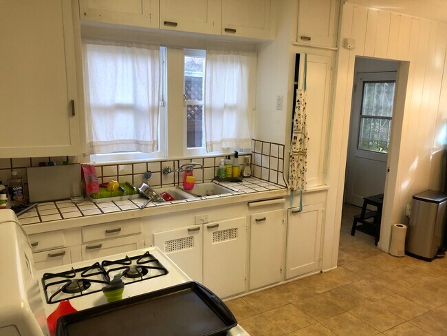 Foto del edificio - 3188 Atwater Ave