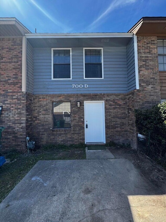Foto principal - 700 Terrance Ct