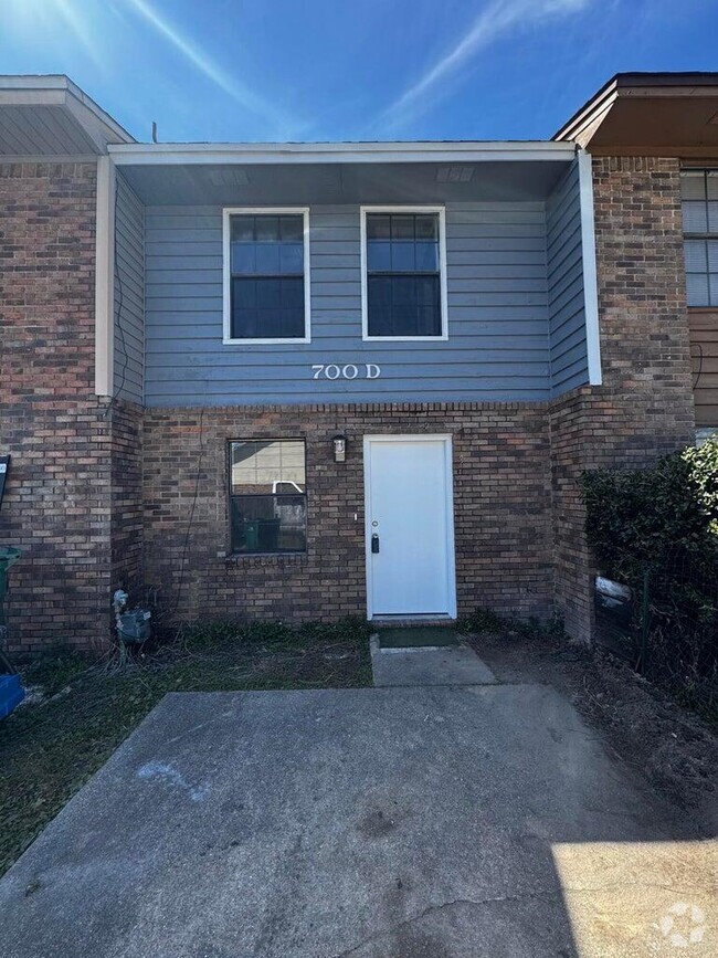 Building Photo - 700 Terrance Ct