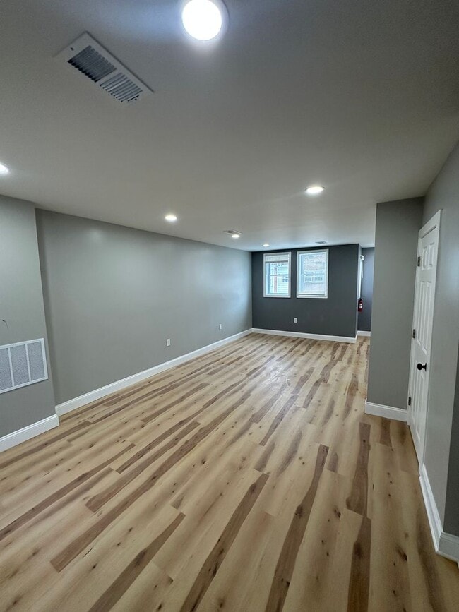 Photo - Fully renovated 2Bed/1 bath rowhome- Upper...