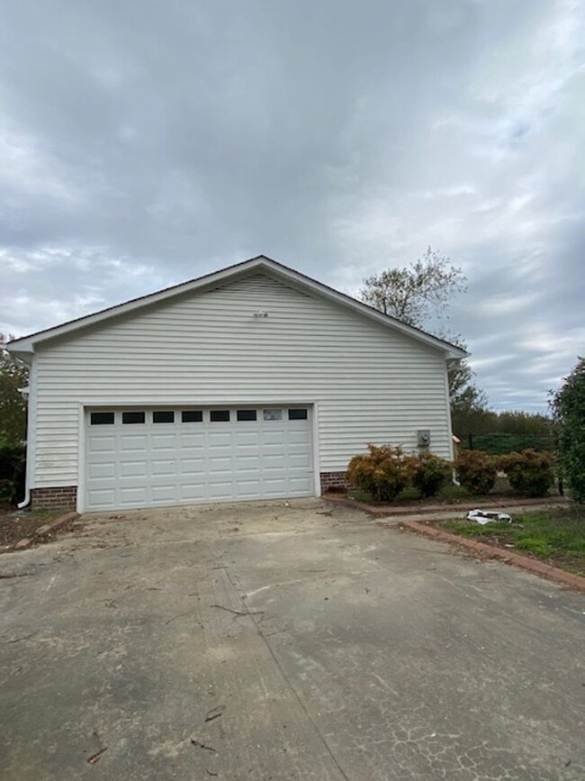 Foto del edificio - Must See updated Single Family in Chicod s...