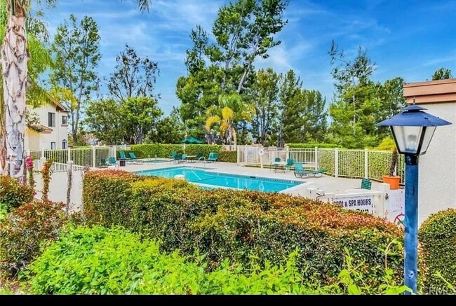 Building Photo - 22775 Lakeway Dr