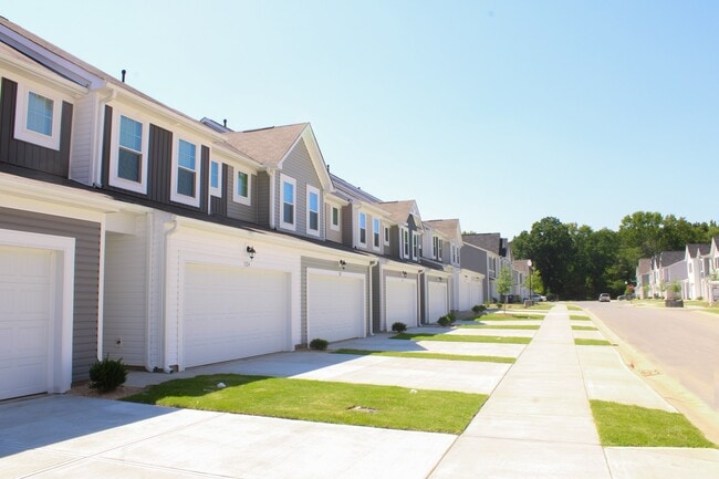 Building Photo - Poplin Meadows