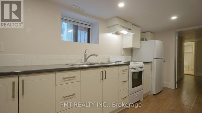 Building Photo - 232 Laughton Ave