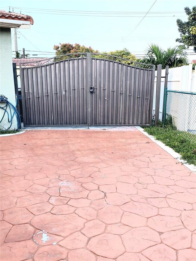 Foto del edificio - 3941 E 9th Ln