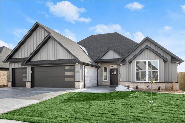 Building Photo - 701 Bronco St