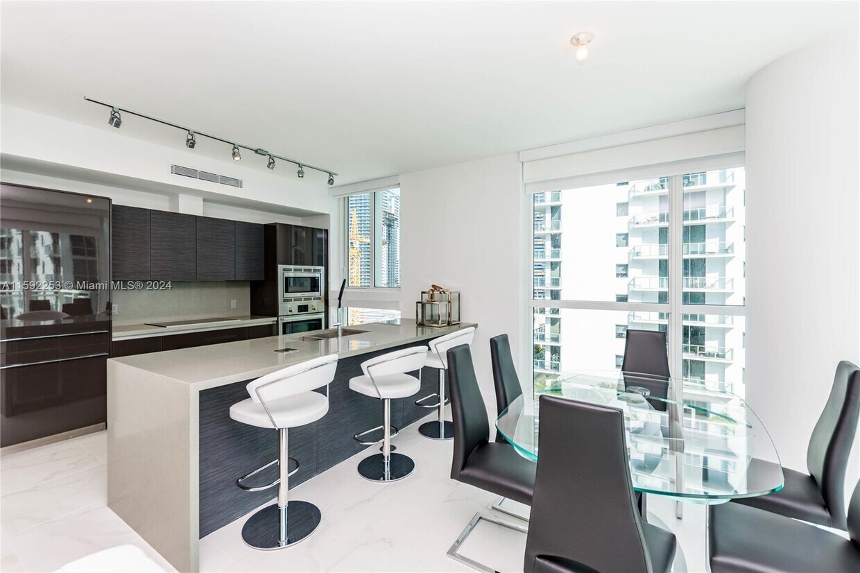 Primary Photo - 1080 Brickell Ave