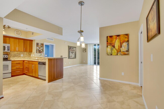 Building Photo - 403 S Sapodilla Ave