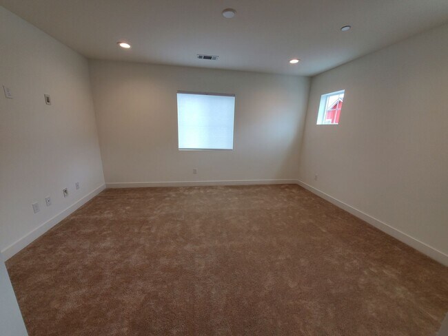 Foto del edificio - Righetti Ranch Townhouse