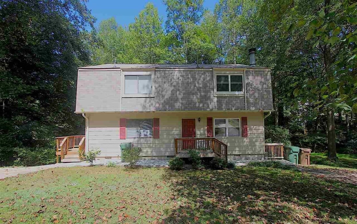Foto principal - Cozy Duplex in Cary w/ Fenced in Yard!