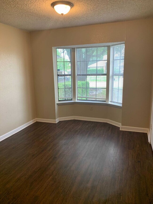 Foto del edificio - 2621 Carrington Ln