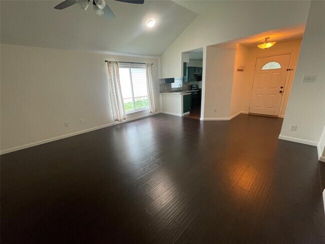 Foto del edificio - 14507 Gold Fish Pond Ave
