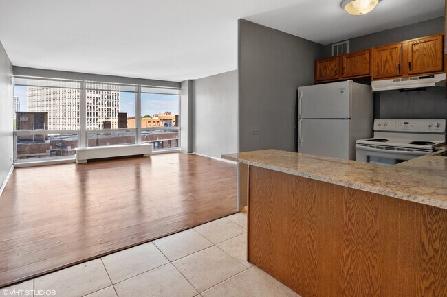 Foto del edificio - 2400 N Lakeview Ave