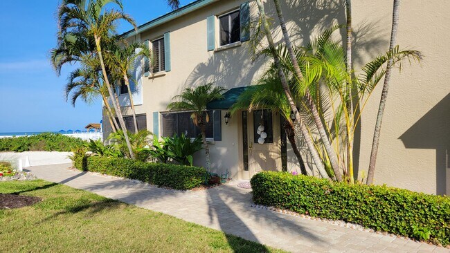 Building Photo - Annual UNfurnished spacious 3/3 condo on t...
