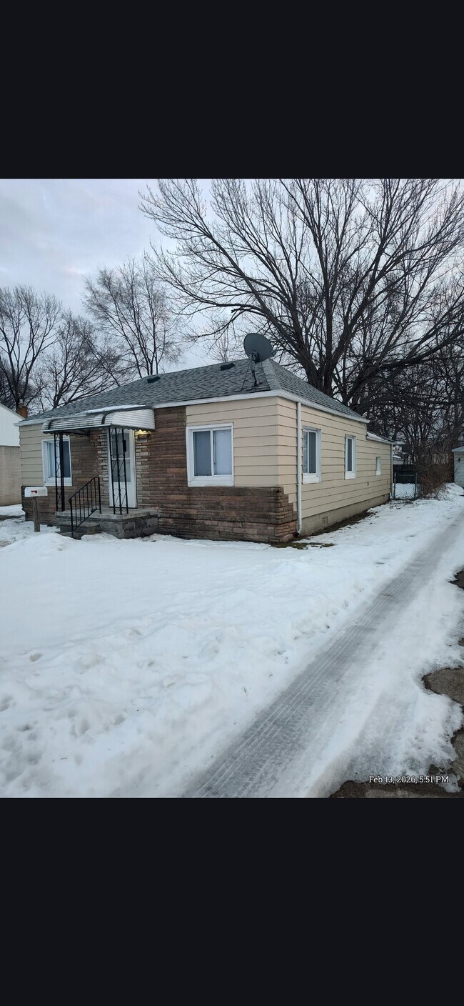 Foto del edificio - 11052 Chapp Ave