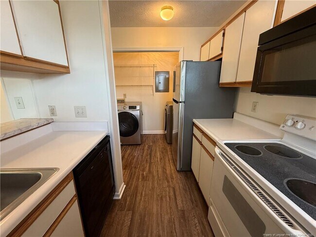 Foto del edificio - 300 Waterdown Dr