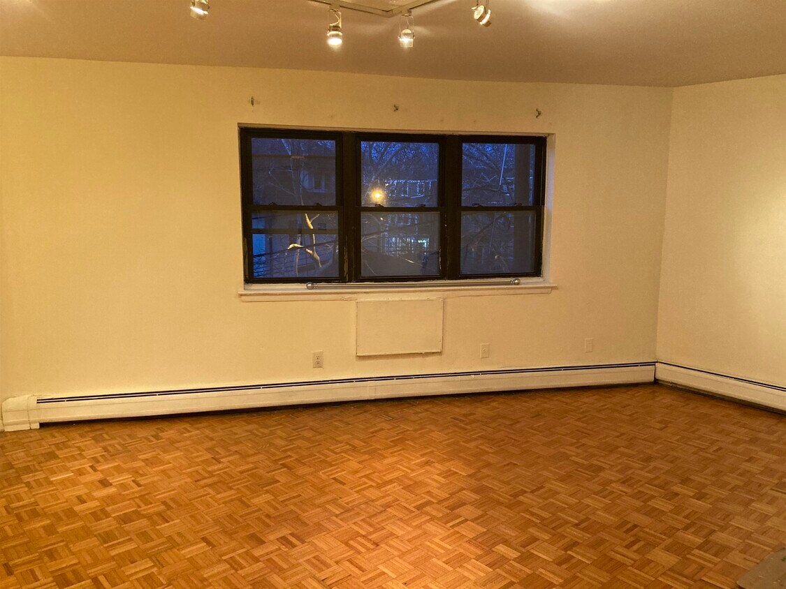 708 Boulevard E Unit B2, Weehawken, NJ 07086 Room for Rent in