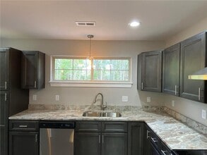 Building Photo - 102 Alpine St