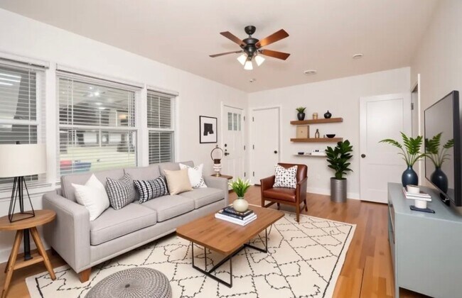 Foto del edificio - 2425 Amber St NE